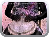 Djembe -- Spieler
                    in Afrika